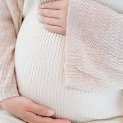 第一层盗版🍴😛风险，在于可能✏🚍未经授权的大🚧规模翻唱💨…… 而👨‍🏭